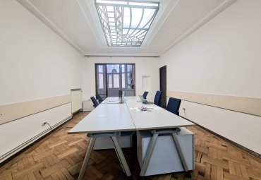 Apartament foarte spatios, 175 mp, 6 camere, tavane inalte, zona Plantelor-Traian